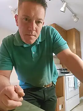 Bigtater1999 online show from April 2026 10:49:02 PM