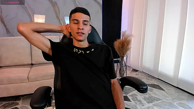 Aaron Scoot online show from March 2026 08:37:02 PM