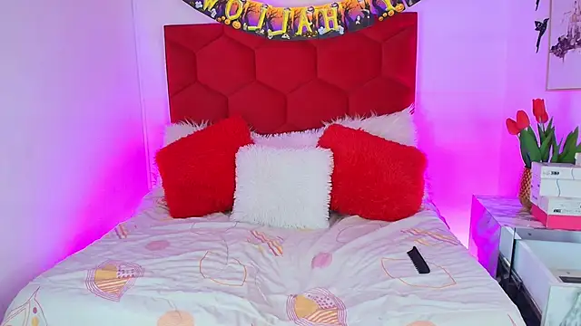 EmmaWilder online show from October 2025 02:51:01 PM