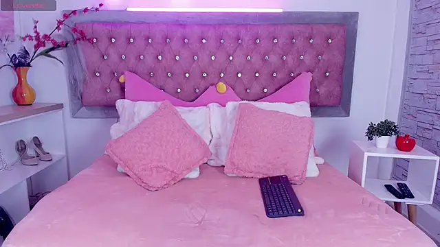 EmmaWilder online show from November 2025 09:06:01 PM