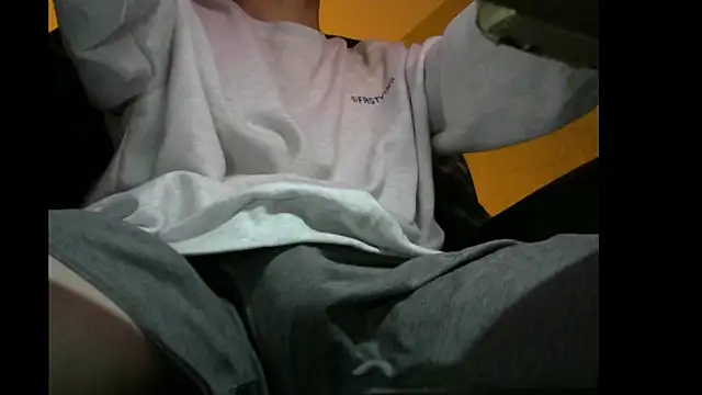 Snapshot of Ray175oo chatting on February 2025 04:20:02 PM Ray175oo online show from February 2025 04:20:02 PM