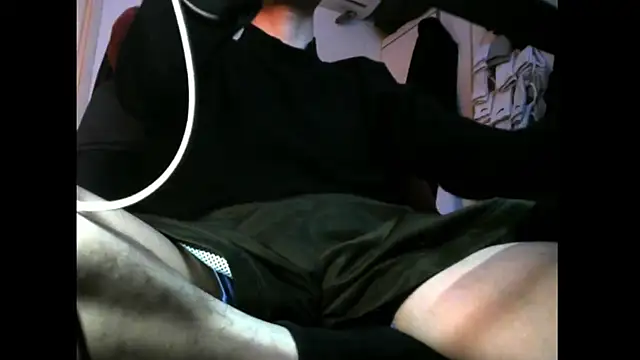 Snapshot of Ray175oo chatting on November 2025 06:21:02 PM Ray175oo online show from November 2025 06:21:02 PM