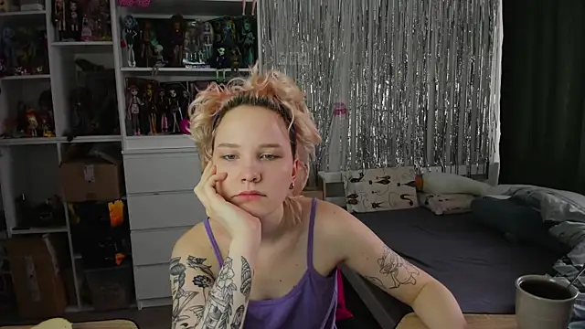 School Love online show from April 2026 07:06:01 AM