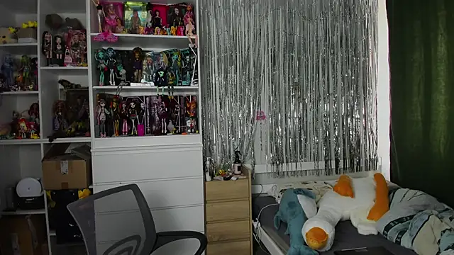 School Love online show from April 2026 07:05:01 AM