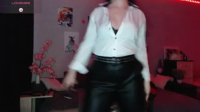 Fluffy Tiffy online show from February 2025 06:58:02 AM