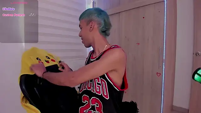 aldrinwhite online show from March 2025 04:33:01 PM