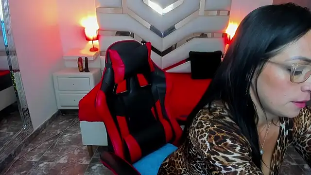 KateTompson  online show from September 2025 12:48:01 PM