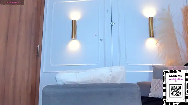 Chrishell  online show from February 2025 03:31:01 AM