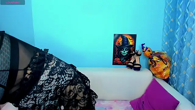 Snapshot of LindaaLu chatting on November 2025 02:12:01 AM LindaaLu online show from November 2025 02:12:01 AM