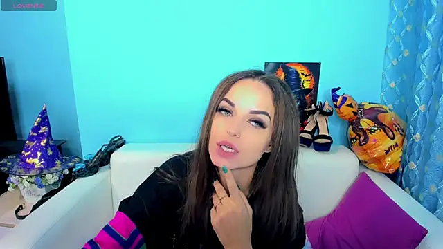 Snapshot of LindaaLu chatting on November 2025 03:05:01 AM LindaaLu online show from November 2025 03:05:01 AM