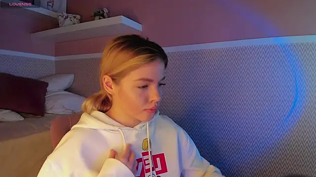 Anna Robinson online show from February 2025 01:20:02 AM