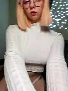 Snapshot of DanaWard chatting on December 2024 08:03:02 PM DanaWard online show from December 2024 08:03:02 PM