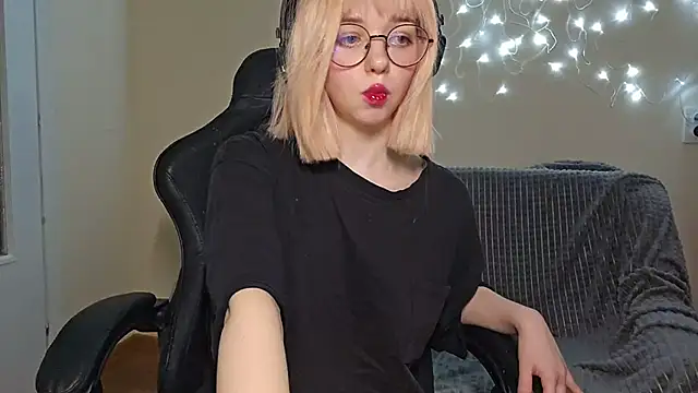 Snapshot of DanaWard chatting on January 2025 01:05:02 AM DanaWard online show from January 2025 01:05:02 AM