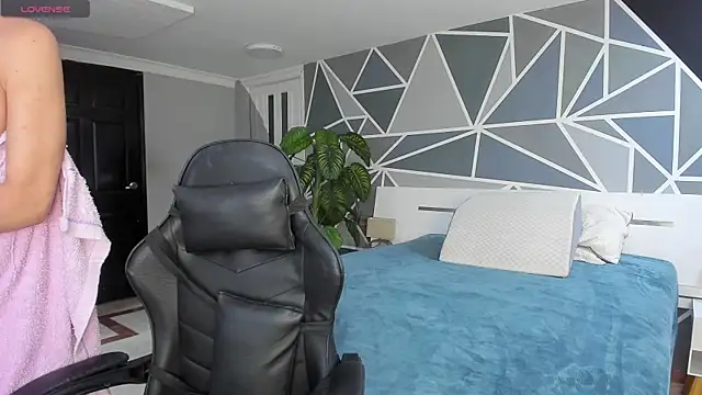 charolbruce 1 online show from March 2025 11:50:02 AM