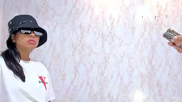 BarbieHotLaura online show from January 2025 06:03:02 PM