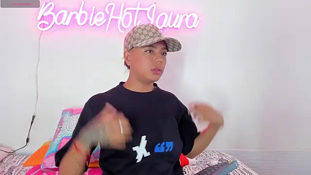 BarbieHotLaura online show from March 2025 01:11:02 AM