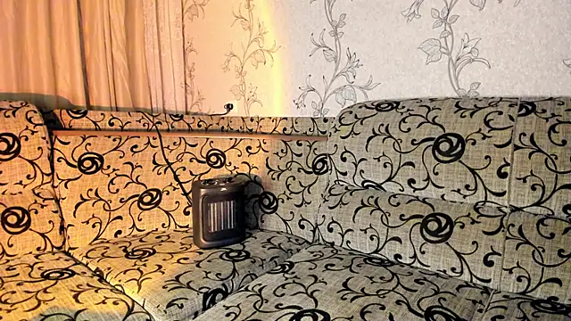 Snapshot of insanely-sweet chatting on December 2024 08:11:01 PM insanely-sweet online show from December 2024 08:11:01 PM