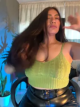 Snapshot of emmily_d chatting on November 2025 10:13:02 PM emmily d online show from November 2025 10:13:02 PM