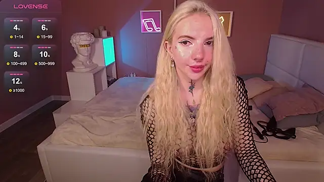 AnneTenet online show from March 2025 10:19:01 AM