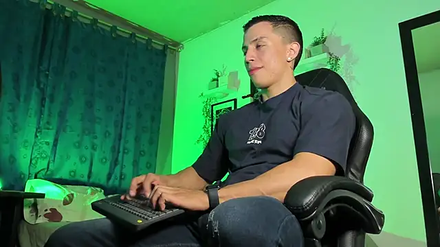 ThomsEvery  online show from October 2025 01:06:01 AM