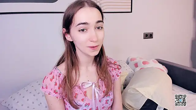 PollyBeev online show from September 2025 07:32:01 AM