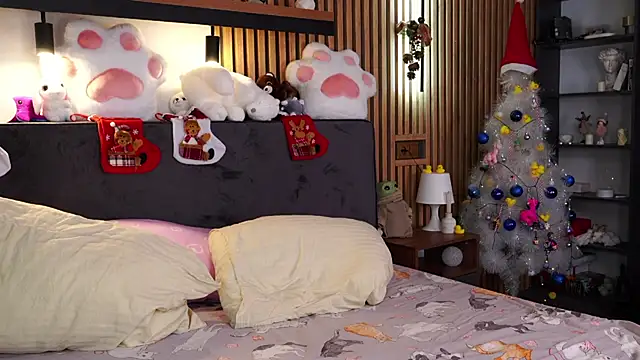 PollyBeev online show from December 2025 08:54:01 AM