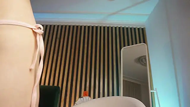 MiaMews online show from February 2025 07:19:02 PM