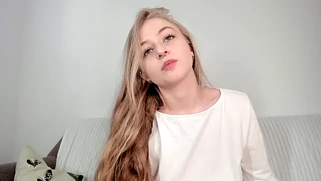 MiaMews online show from April 2026 07:06:02 AM
