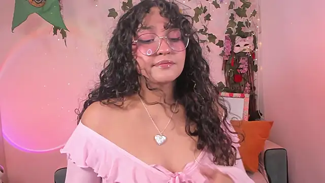 cutepie uwu  online show from February 2025 11:59:02 PM