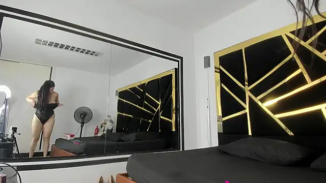 Giorgina Simons online show from December 2024 12:34:01 PM