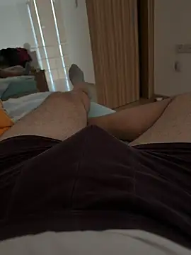 reelciii21 online show from November 2025 02:27:02 PM