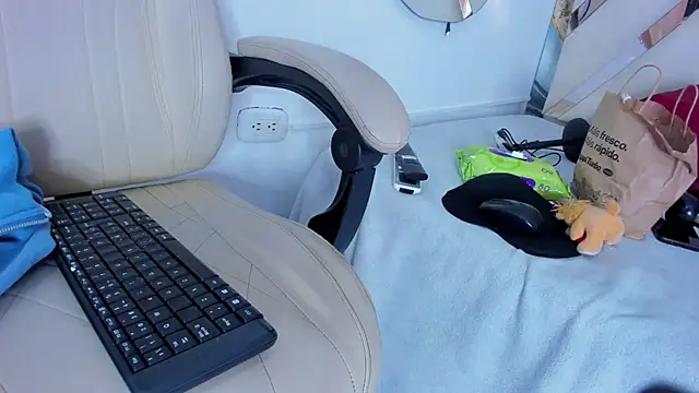 ninaht online show from October 2025 08:31:01 PM