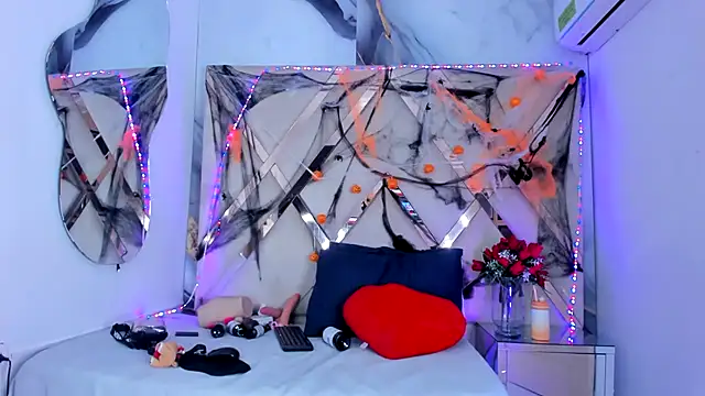 ninaht online show from October 2025 08:44:02 PM