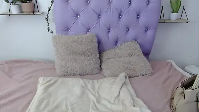 Freyja 01 online show from September 2025 09:30:01 PM