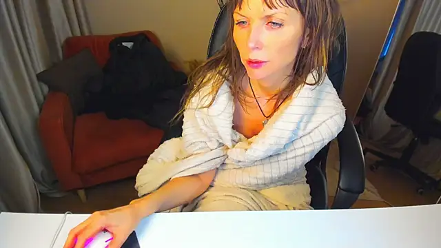 Snapshot of Elizabe_th chatting on January 2025 07:03:01 AM Elizabe th online show from January 2025 07:03:01 AM