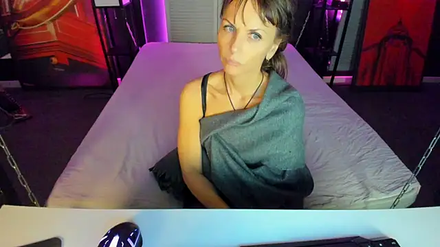 Snapshot of Elizabe_th chatting on January 2025 09:17:02 PM Elizabe th online show from January 2025 09:17:02 PM