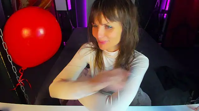 Snapshot of Elizabe_th chatting on February 2025 08:42:01 AM Elizabe th online show from February 2025 08:42:01 AM