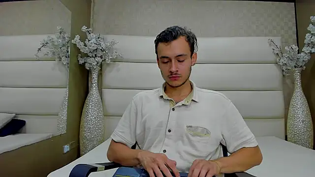 Desmon Clark online show from February 2025 05:46:01 AM