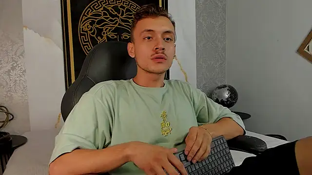 Desmon Clark online show from February 2025 01:38:01 AM