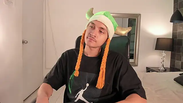 Desmon Clark online show from March 2025 06:25:02 AM