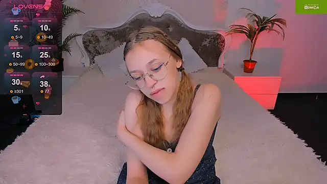 Snapshot of LayriantaVee chatting on January 2025 07:43:02 AM LayriantaVee online show from January 2025 07:43:02 AM