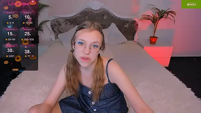 Snapshot of LayriantaVee chatting on January 2025 01:49:02 PM LayriantaVee online show from January 2025 01:49:02 PM