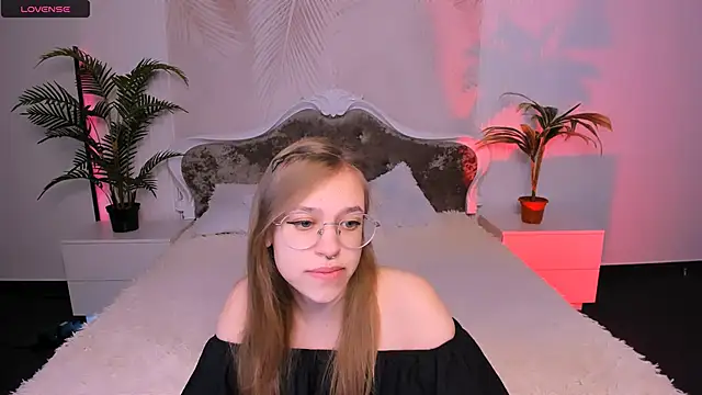 Snapshot of LayriantaVee chatting on January 2025 07:05:01 AM LayriantaVee online show from January 2025 07:05:01 AM