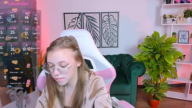 Snapshot of LayriantaVee chatting on January 2025 10:06:02 AM LayriantaVee online show from January 2025 10:06:02 AM