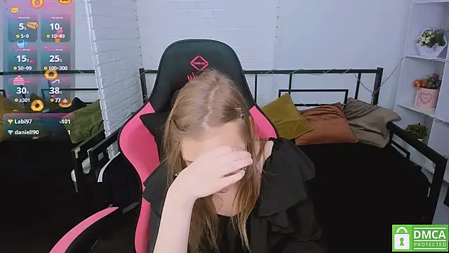 Snapshot of LayriantaVee chatting on January 2025 01:00:02 PM LayriantaVee online show from January 2025 01:00:02 PM