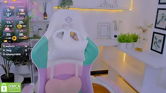 Snapshot of LayriantaVee chatting on January 2025 10:05:02 AM LayriantaVee online show from January 2025 10:05:02 AM