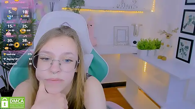 Snapshot of LayriantaVee chatting on January 2025 01:07:01 PM LayriantaVee online show from January 2025 01:07:01 PM