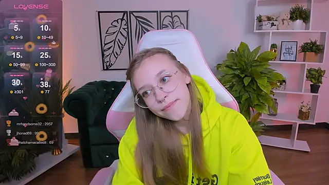 Snapshot of LayriantaVee chatting on February 2025 01:30:01 PM LayriantaVee online show from February 2025 01:30:01 PM