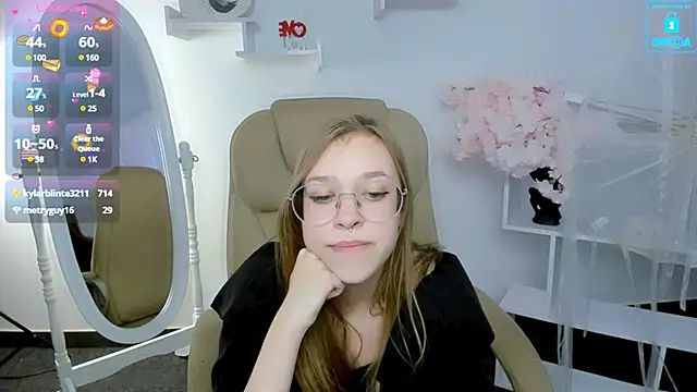 Snapshot of LayriantaVee chatting on February 2025 10:03:02 AM LayriantaVee online show from February 2025 10:03:02 AM