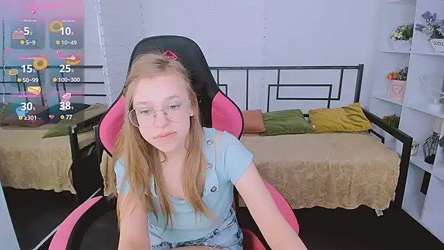 Snapshot of LayriantaVee chatting on February 2025 10:48:02 AM LayriantaVee online show from February 2025 10:48:02 AM